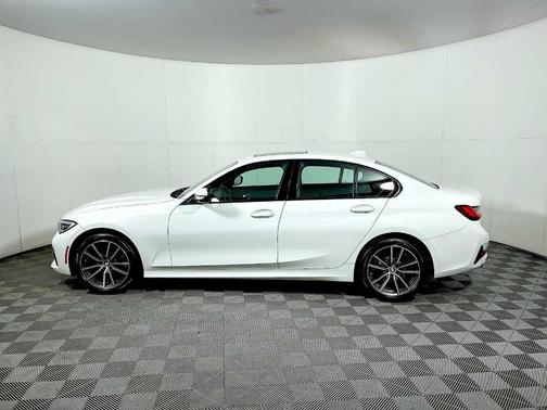 2022 BMW 330 i xDrive