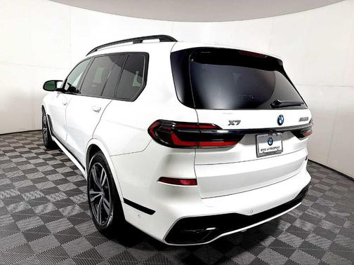2025 BMW X7 M60i