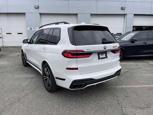 2025 BMW X7 M60i