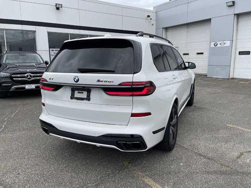 2025 BMW X7 M60i