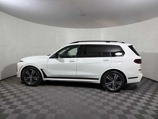 2025 BMW X7 M60i
