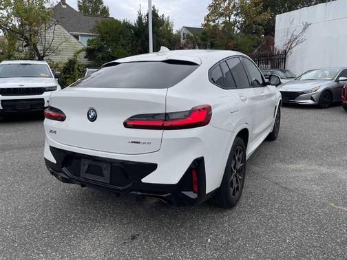 2023 BMW X4 xDrive30i