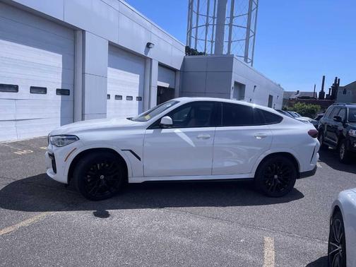 2023 BMW X6 M50i
