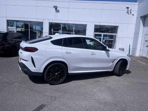 2023 BMW X6 M50i