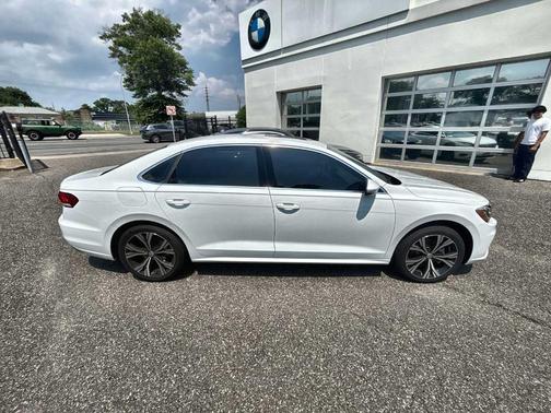2022 Volkswagen Passat 2.0T SE