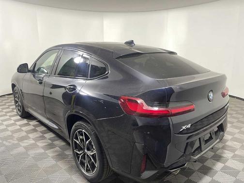 2025 BMW X4 xDrive30i