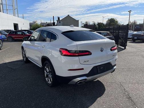 2023 BMW X4 xDrive30i