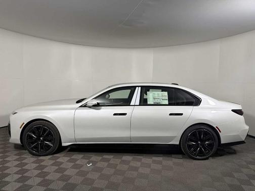 Mineral White Metallic 2026 BMW i7 XDrive60