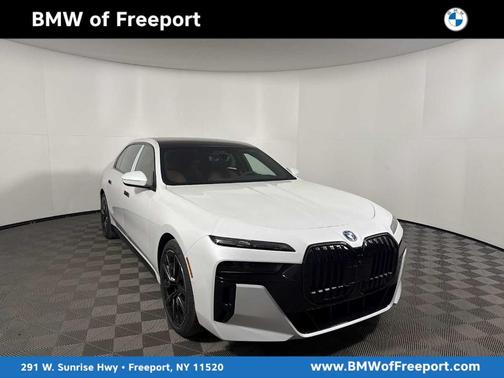 Mineral White Metallic 2026 BMW i7 XDrive60
