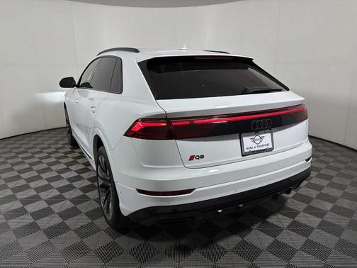 Glacier White Metallic 2025 Audi Q8 Premium Plus
