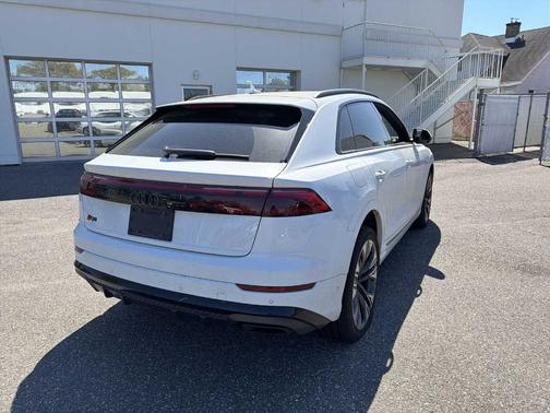 Glacier White Metallic 2025 Audi Q8 Premium Plus