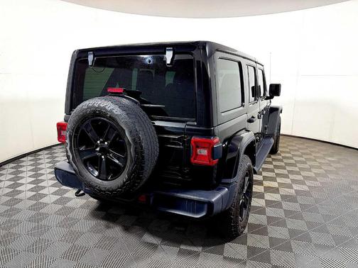 Black Clearcoat 2022 Jeep Wrangler Unlimited Sahara Altitude
