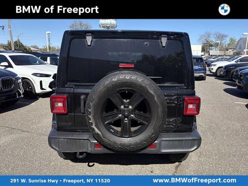 Black Clearcoat 2022 Jeep Wrangler Unlimited Sahara Altitude