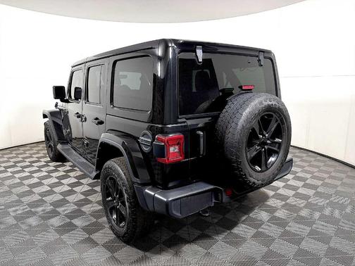Black Clearcoat 2022 Jeep Wrangler Unlimited Sahara Altitude