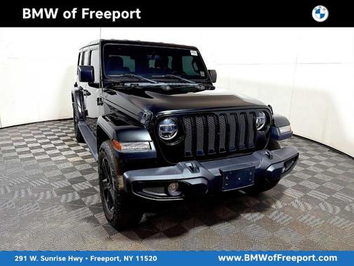 Black Clearcoat 2022 Jeep Wrangler Unlimited Sahara Altitude