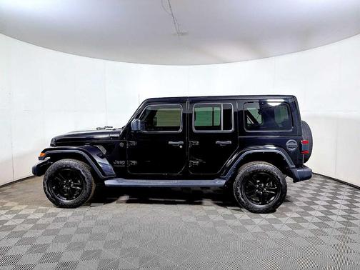 Black Clearcoat 2022 Jeep Wrangler Unlimited Sahara Altitude