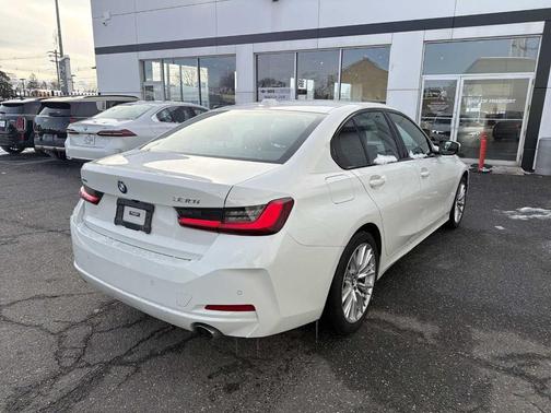 2023 BMW 330 i xDrive