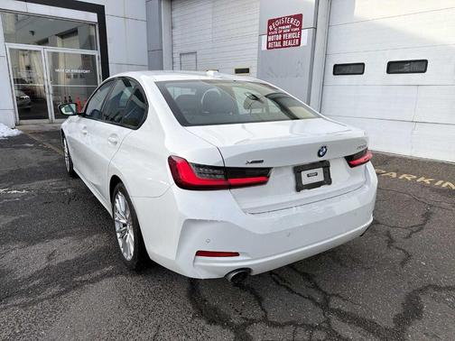 2023 BMW 330 i xDrive
