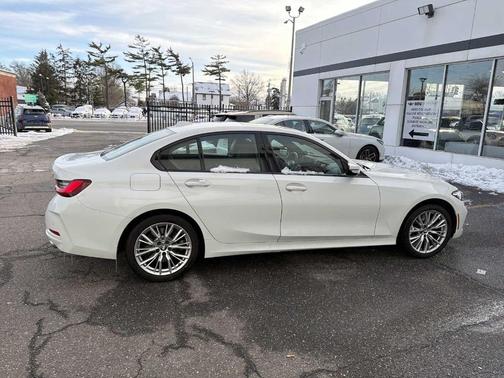 2023 BMW 330 i xDrive