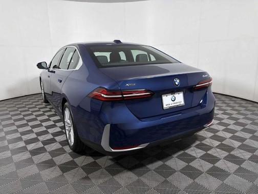 2025 BMW 540 i xDrive