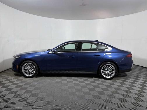 2025 BMW 540 i xDrive