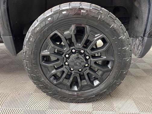 Onyx Black 2024 GMC Sierra 2500 AT4