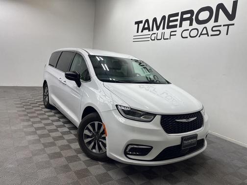 2024 Chrysler Pacifica Hybrid Select