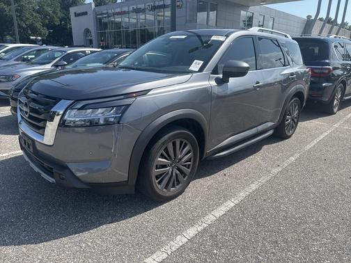2023 Nissan Pathfinder SL