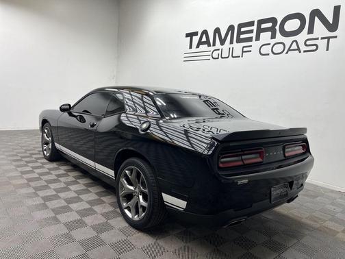 Pitch Black Clearcoat 2017 Dodge Challenger SXT