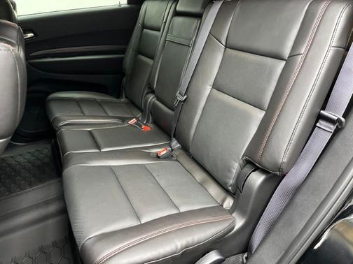 DB Black Crystal Clearcoat 2026 Dodge Durango GT Plus HEMI V8