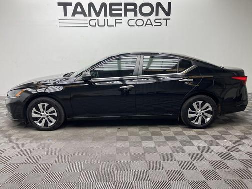Black 2024 Nissan Altima 2.5 S