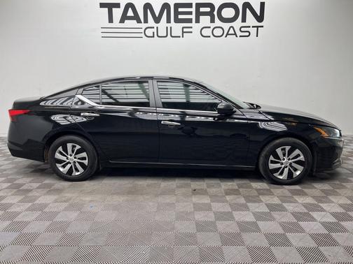 Black 2024 Nissan Altima 2.5 S