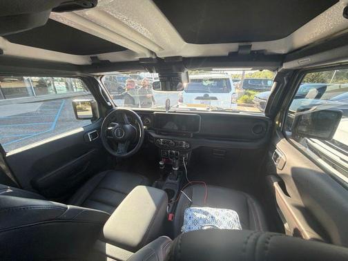 41 2025 Jeep Wrangler Rubicon