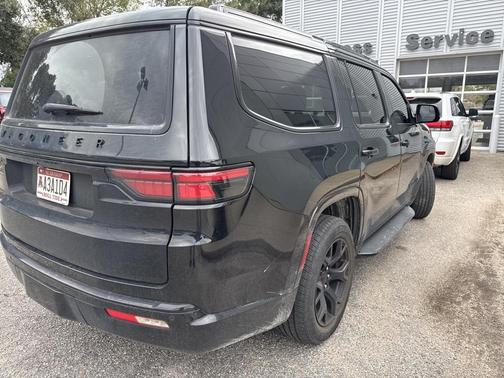 2023 Jeep Wagoneer Base
