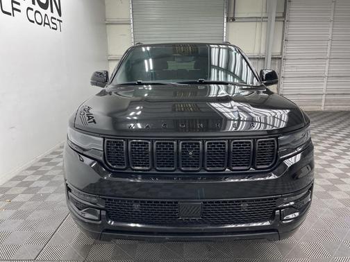 2023 Jeep Wagoneer Base