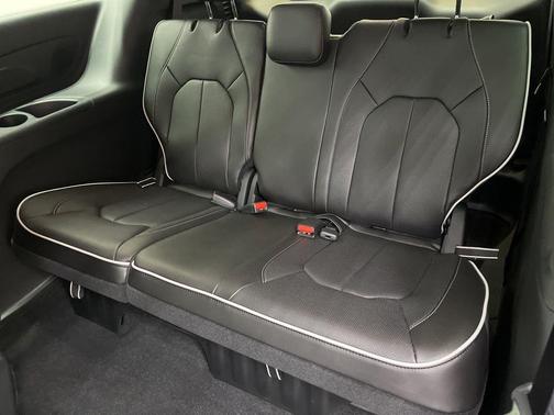 PW7 2027 Chrysler Pacifica LIMITED