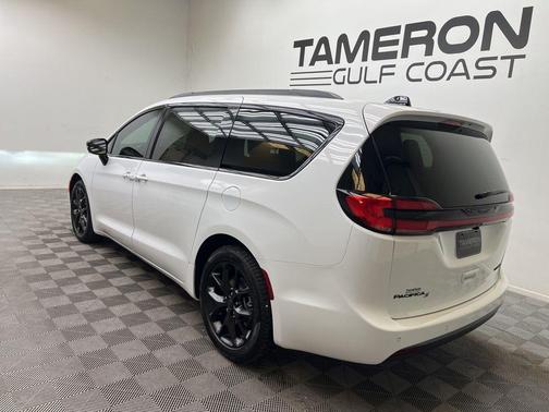 PW7 2027 Chrysler Pacifica LIMITED