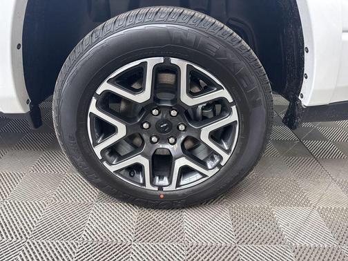 Bright White Clearcoat 2026 RAM 1500 Laramie