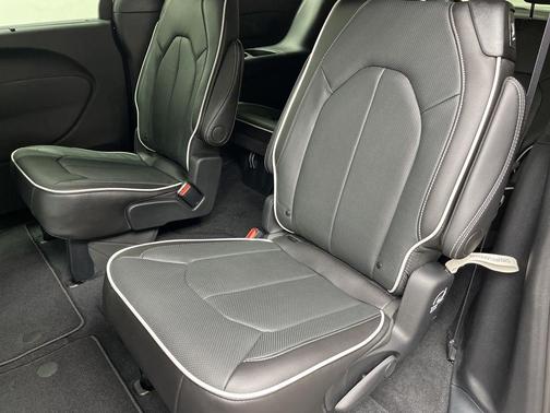 PXJ 2027 Chrysler Pacifica LIMITED
