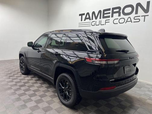 Diamond Black 2026 Jeep Grand Cherokee Laredo