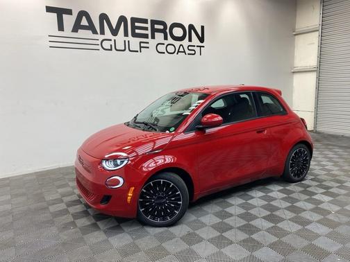 2024 FIAT 500e Base