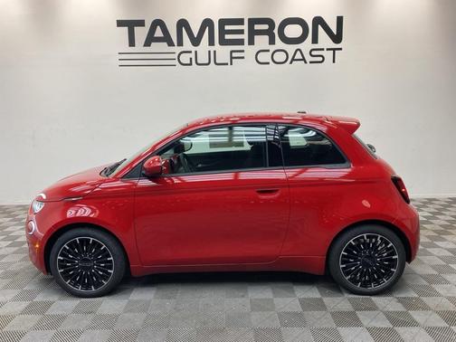 2024 FIAT 500e Base