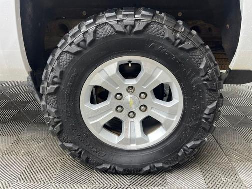 Summit White 2017 Chevrolet Silverado 1500 LT