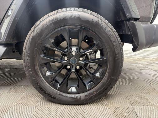 Granite Crystal Clearcoat Metallic 2025 Jeep Wrangler 4xe Sahara