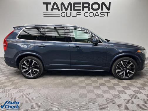 2022 Volvo XC90 T6 Momentum 7 Passenger