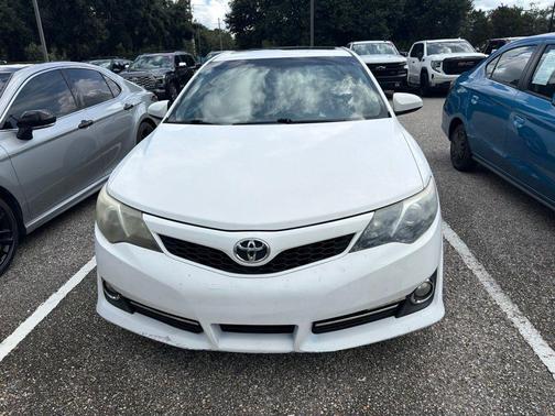 Super White 2014 Toyota Camry SE Sport
