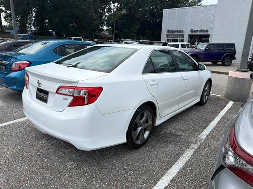Super White 2014 Toyota Camry SE Sport
