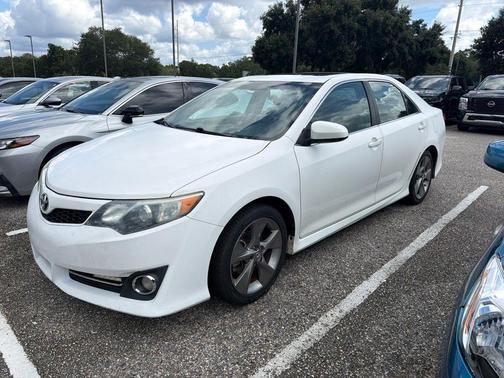 Super White 2014 Toyota Camry SE Sport