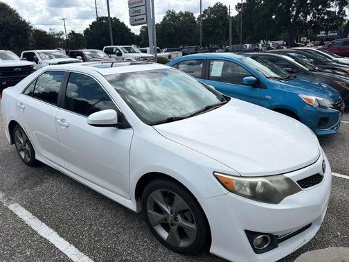 Super White 2014 Toyota Camry SE Sport