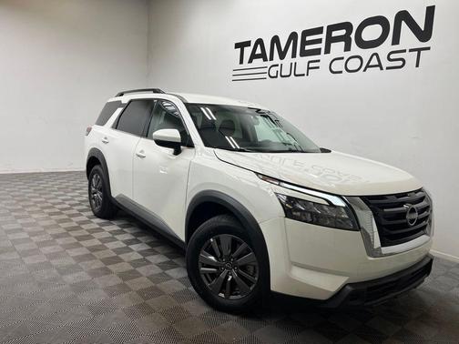 Glacier White 2025 Nissan Pathfinder SV